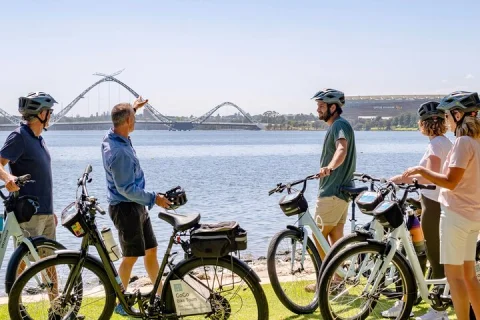 Perth Landmarks & Scenic Foreshore Guided Bike Tour in Perth