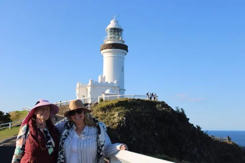 Byron Bay and Currumbin Wildlife Sanctuary Day Tour in Gold Coast