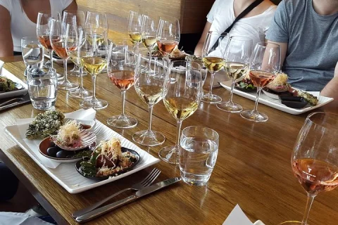 Melbourne Food and Wine Walking Tour in Melbourne