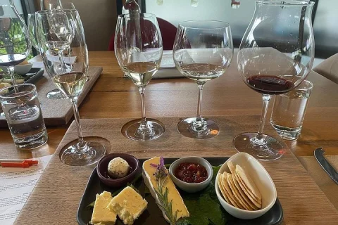 Signature Saturday Wine Tour in Hobart