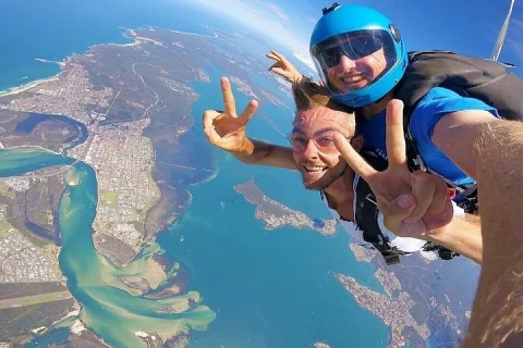 From Sydney: Tandem Skydive Experience over Newcastle Beach in Sydney