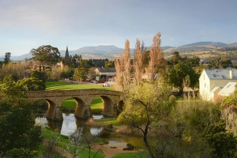 Richmond and Wine Tour in Hobart