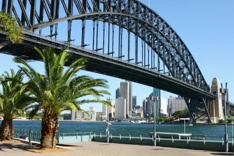 Sydney Must See Attractions Walking Tour With A Guide in Sydney