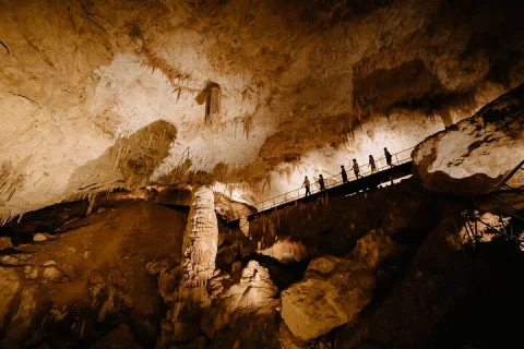 Jewel Cave Fully guided Tour (Located in Western Australia