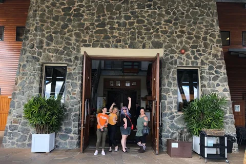 Sirromet Winery 3 Course Lunch, Tour, Tastings and Transfers in Brisbane