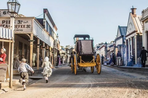 Sovereign Hill, Botanical Gardens and Melbourne Skydeck Bus Tour in Melbourne