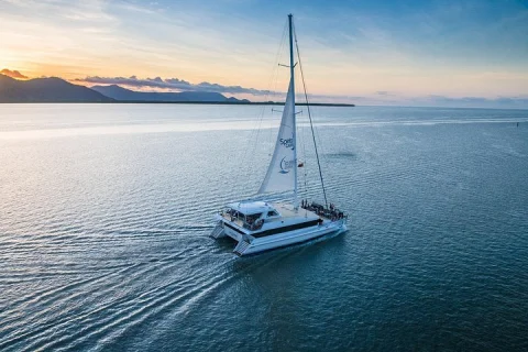Cairns Catamaran Harbour and Dinner Cruise in Cairns