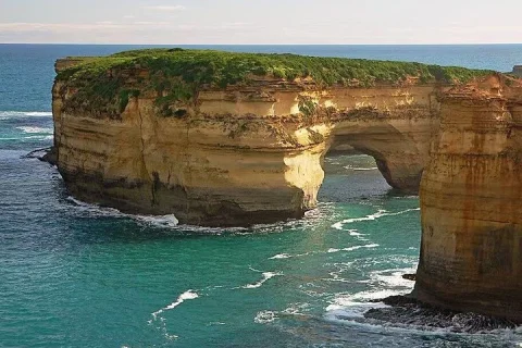 Great Ocean Road and Twelve Apostles Day Tour by Mercedes in Melbourne