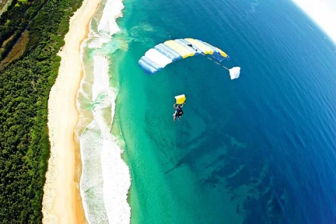 From Sydney: Tandem Skydive Experience over Wollongong Beach in Sydney