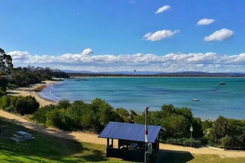 Wineglass Bay and Honeymoon Bay Private Charter Day Tour in Hobart