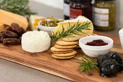 Yarra Valley Grazing Tour Wine, Cheese, Gin, Pizza from Melbourne in Melbourne