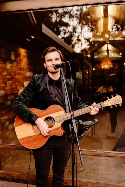Brendan Cooney, Saturday Night Live Solo Acoustic! at Doutta Galla Hotel
