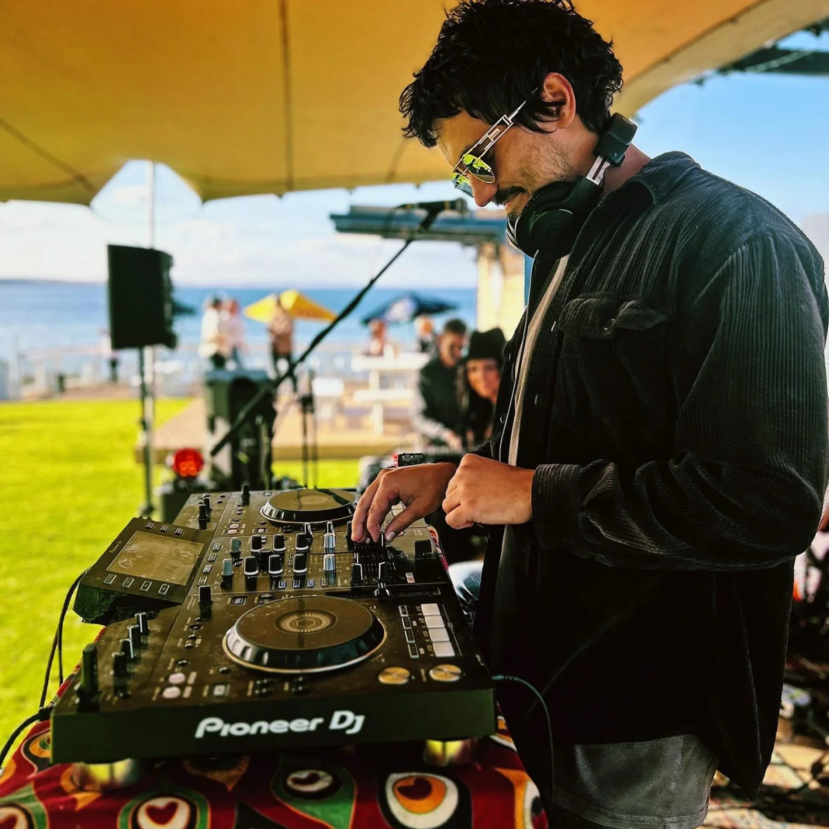 DJ Josh Morphett (W), Saturday Afternoon Beats at Esplanade Hotel