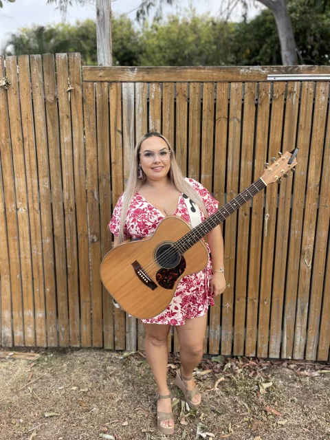 Jess Fox, Beer Garden Session - Accoustic at Hotel Allen