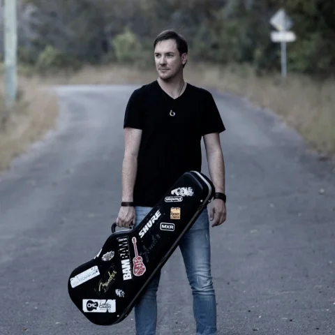 Glen Harrison, Fridays @ Caves Coastal Bar and Bungalows at Caves Coastal Bar and Bungalows