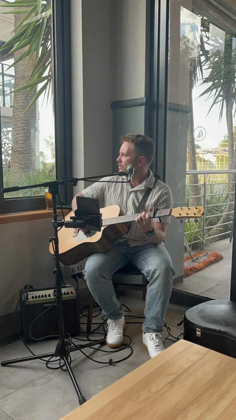 Jesse Lewis Acoustic, Friday Evening Live at Peppers Moonah Links Resort
