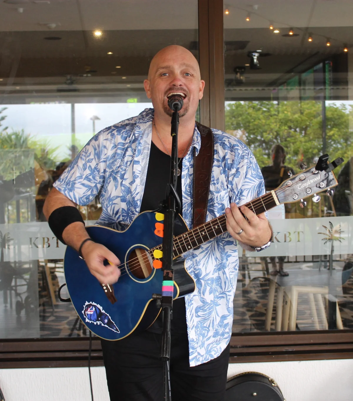 Captain Acoustic*, Soloist in the Corner Bar at Royal Mail Hotel