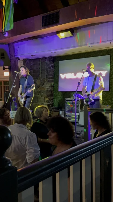 Velocity Duo, Friday night live music at The Queens Hotel Gladstone