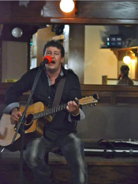 Bradmusic - Brad McDonald, B-rads Sunday Avo Session at Racehorse Hotel
