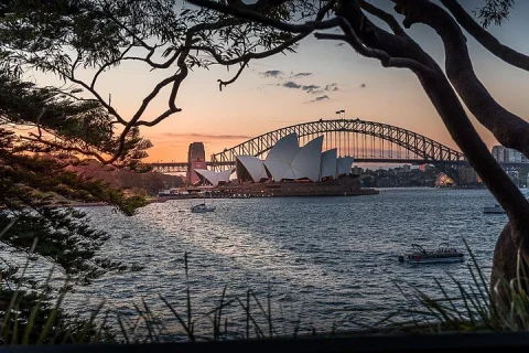 Showcase Sydney with Photographer + Harbour Cruise Full Day Tour in Sydney