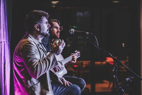 Luca & the convict at Ravenswood Hotel