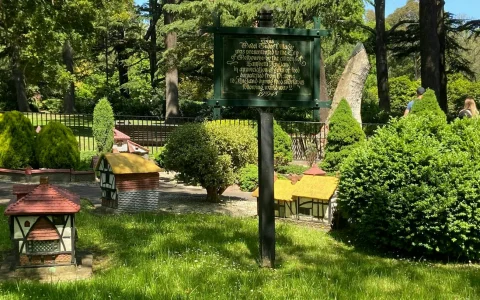 Melbourne Fitzroy & Treasury Gardens: Self Guided City Exploration Game in Melbourne