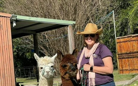 Premium Small Group Animal Experience with Guided Encounters, Horse Riding, and VIP Area Access in Mount Samson