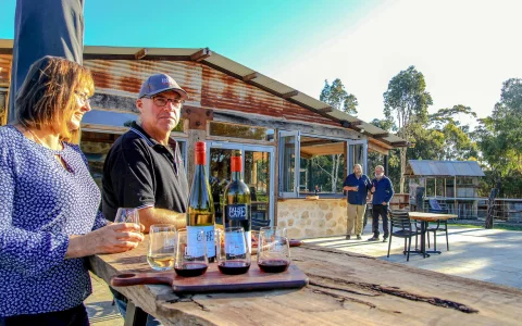 Kangaroo Island Sip & See Guided Tour with 2 Course Lunch, Return Ferry & Adelaide Transfers