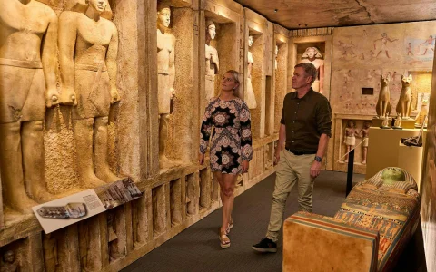 Combo: Tomb of the Pharaohs + Cairns Aquarium in Cairns