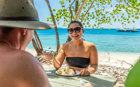 Cairns to Frankland Islands Reef Cruise with Snorkeling & Lunch in Cairns