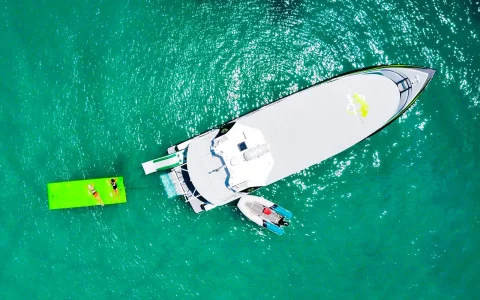 Airlie Beach: Outer Great Barrier Reef & Whitehaven Beach Snorkel Tour in Airlie Beach & Cannonvale