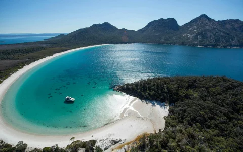 Wineglass Bay Cruises in Coles Bay