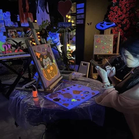 Neon Paint and Sip Workshop in St Peters